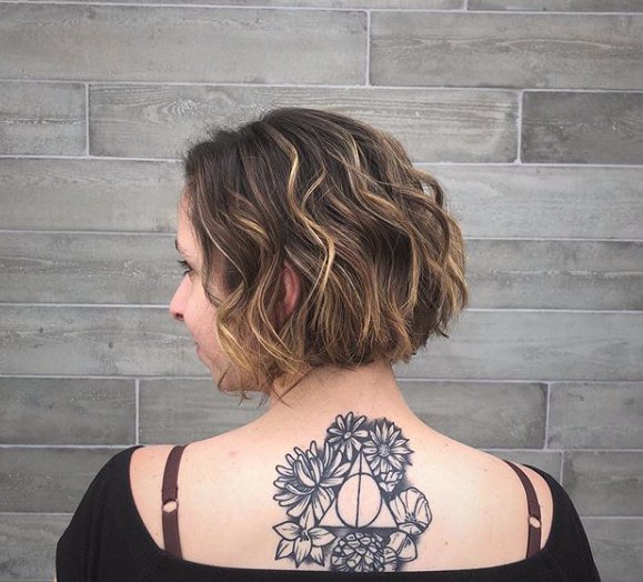 Textured bob with warm caramel ribbons